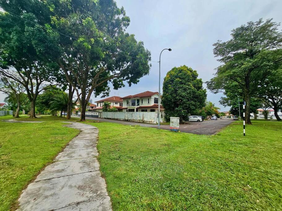 Cozy Holiday Home Karaoke Bbq Bukit Indah Jb Johor Bahru Ngoại thất bức ảnh