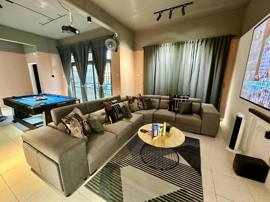 Cozy Holiday Home Karaoke Bbq Bukit Indah Jb Johor Bahru Ngoại thất bức ảnh